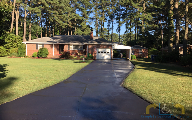 Sealcaoted driveway VA.jpg